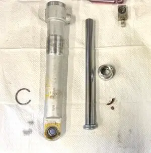 R129 Main Lift Piston Rebuild Service (for ONE piston)